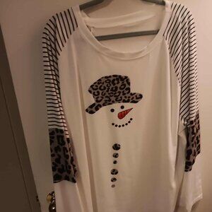 woman's white and black snowman top 4X